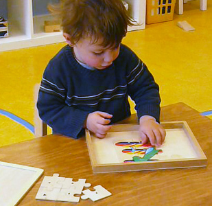 Learning to work a jigsaw puzzle